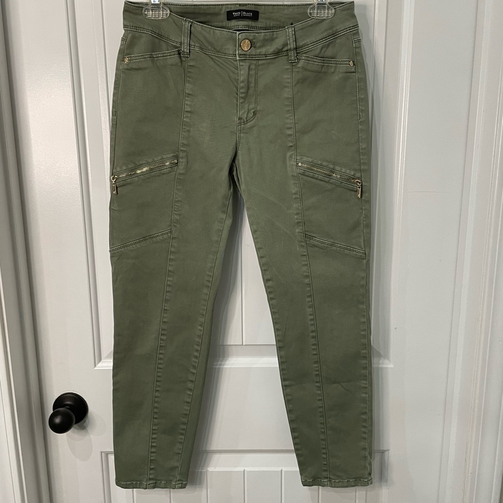 White House Black Market Skinny Crop - Size 6 - Gold Accents - Great Con…